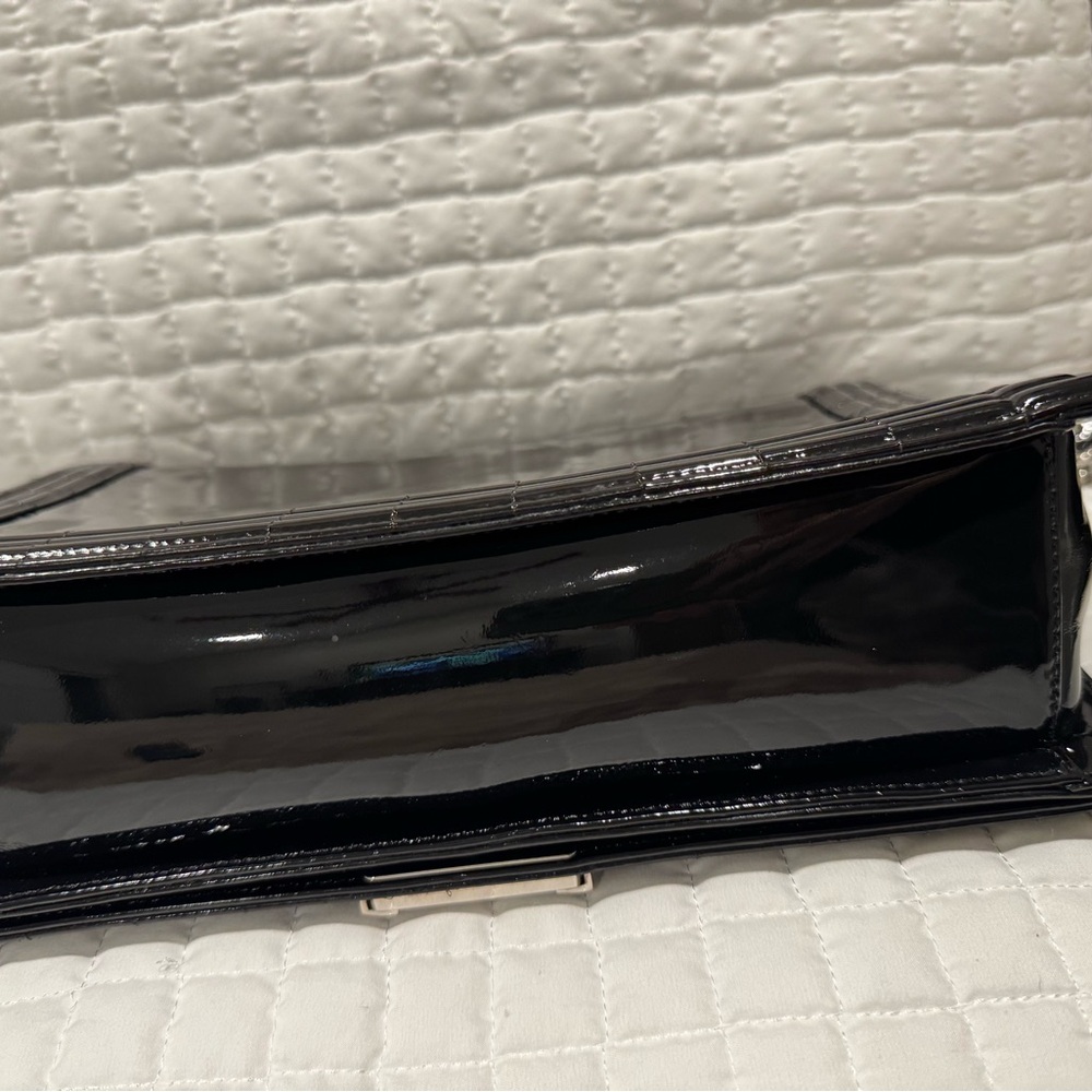 CHANEL black patent boy bag with silver hardware . - Picture 2 of 15